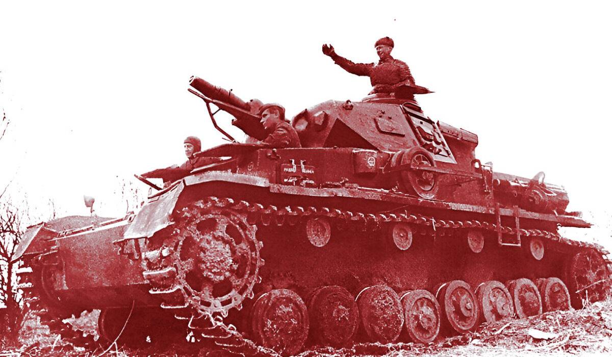 Танкисты РККА на немецкой боевой машине Pz.Kpfw. IV.