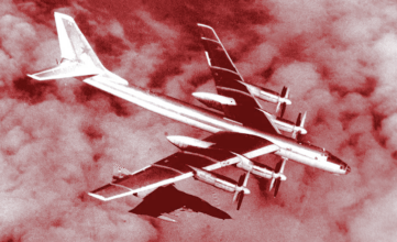 Советский стратегический бомбардировщик-ракетоносец Ту-95.