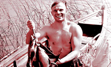 Юрий Гагарин на рыбалке.