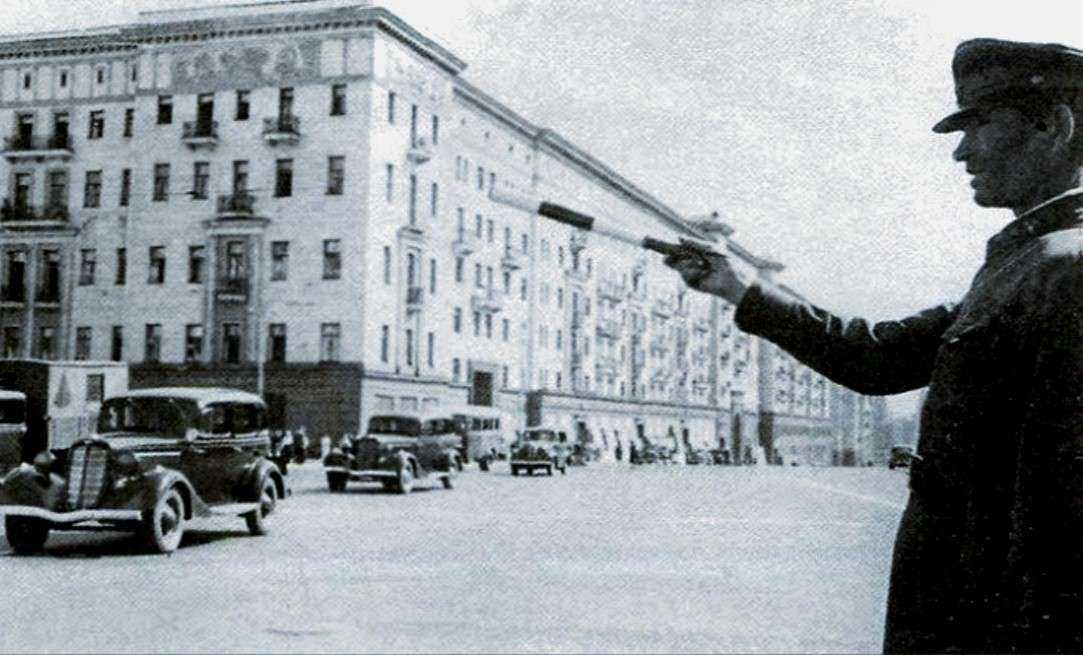 Столичный регулировщик 1940-х гг.