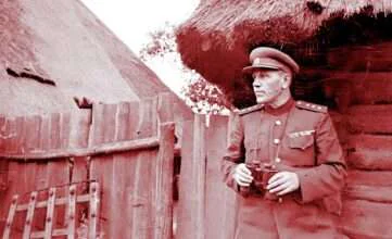 Генерал Горбатов в белорусском селе, 1944 г.