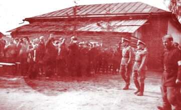 Предатели приветствуют немецких офицеров, 1942 г.