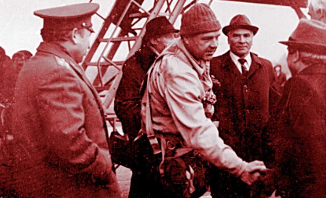 Борис Веремей после первого полёта сверхзвукового бомбардировщика Ту-160.