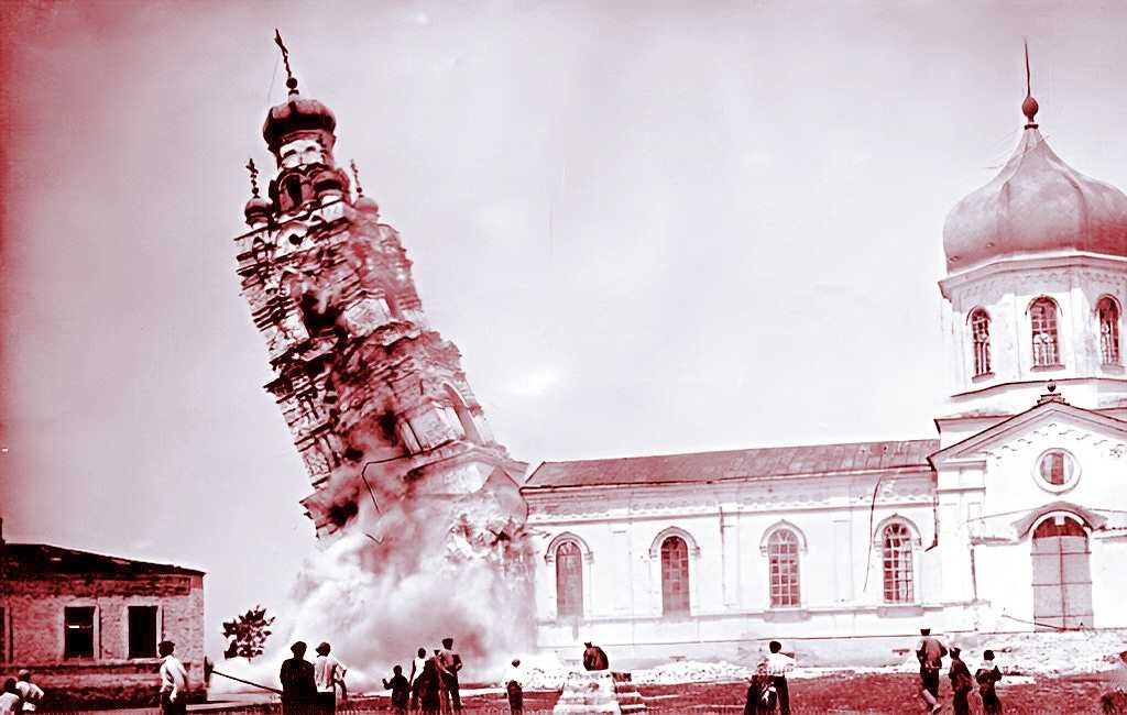 Разрушение колокольни Пантелеймоновского собора в городе Ейск, 1936 год.