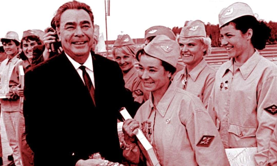 Л. И. Брежнев на авиационном параде, 1967 г.