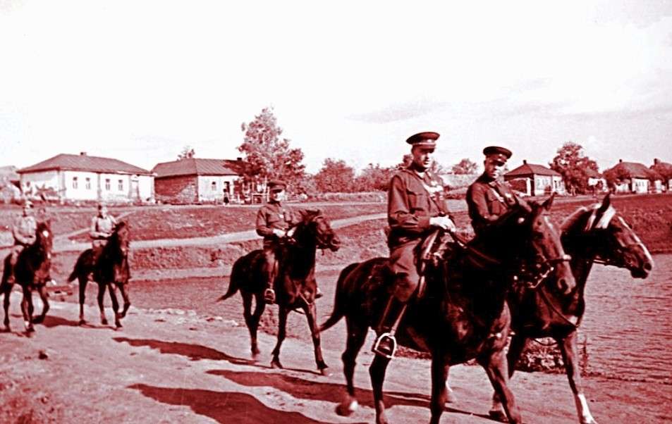 К. К. Рокоссовский и генерал-майор М. С. Малинин, Брянская обл, 1942 г.