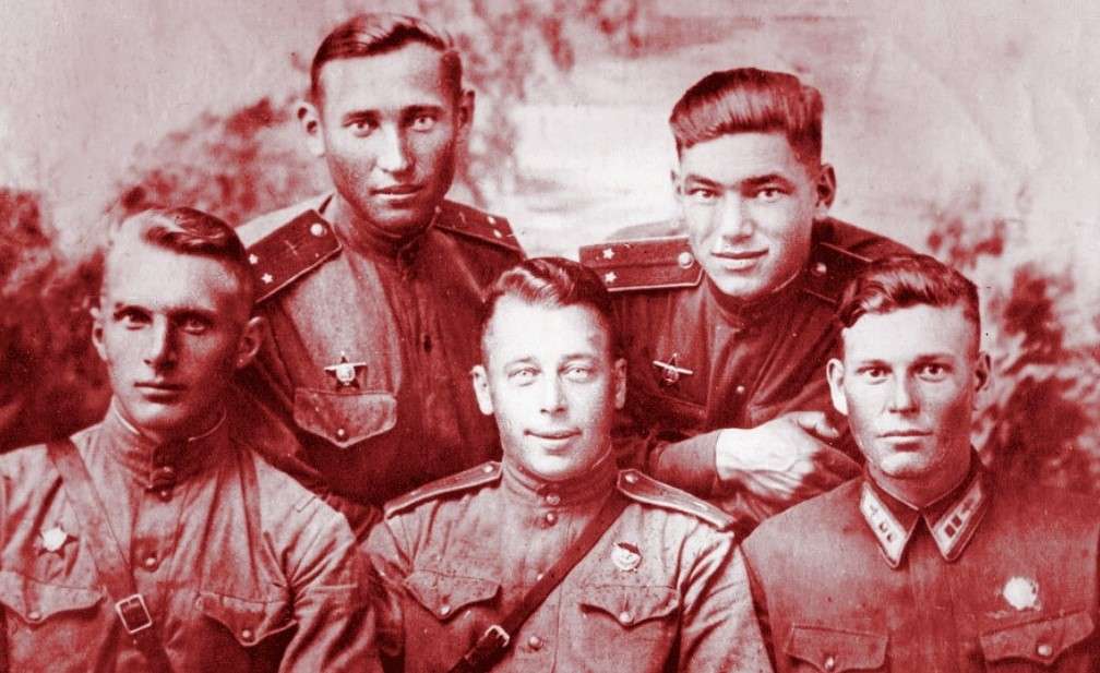 Асы 101-го Гв. ИАП. Сергей Иванов крайний слева, 1943 г.