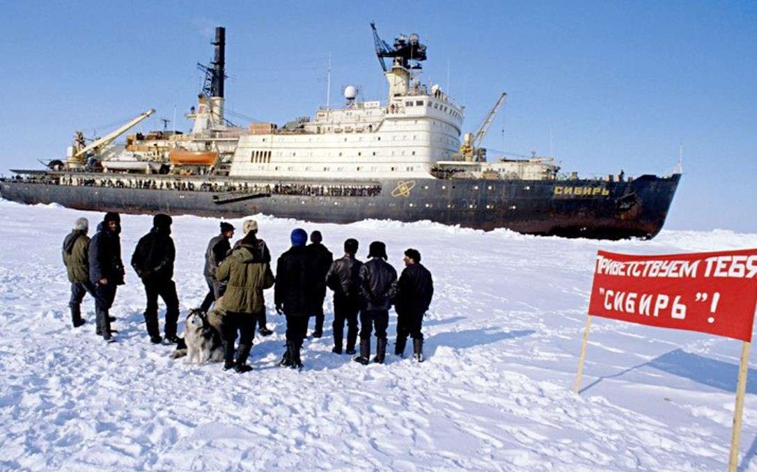 Атомный ледокол "Сибирь" достиг Северного полюса, 25 мая 1987 г.