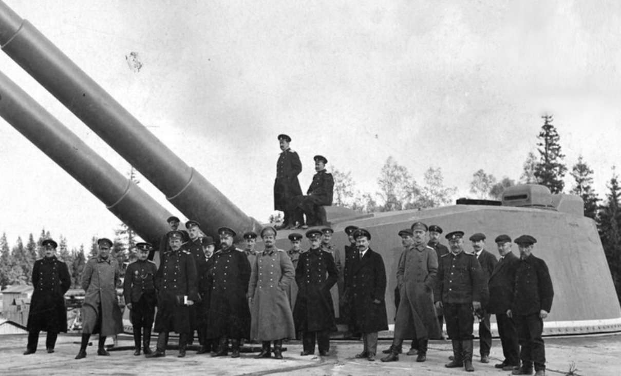 Одна из батарей калибра 305 мм, установленная в 1915 году на о. Нарген.