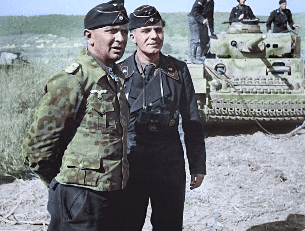 Немецкий генерал-майор танковых войск Адельберт Шульц у танка Panzer III.