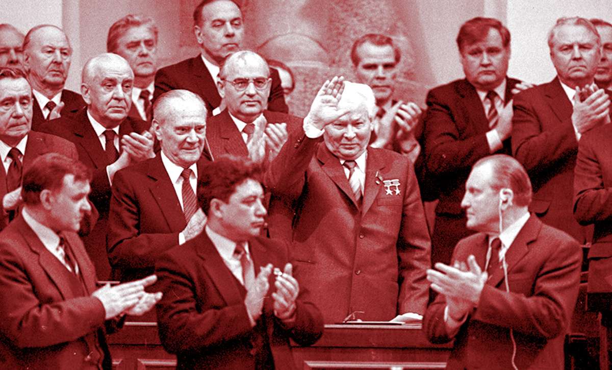 М. С. Горбачев за спиной у К. У. Черненко.