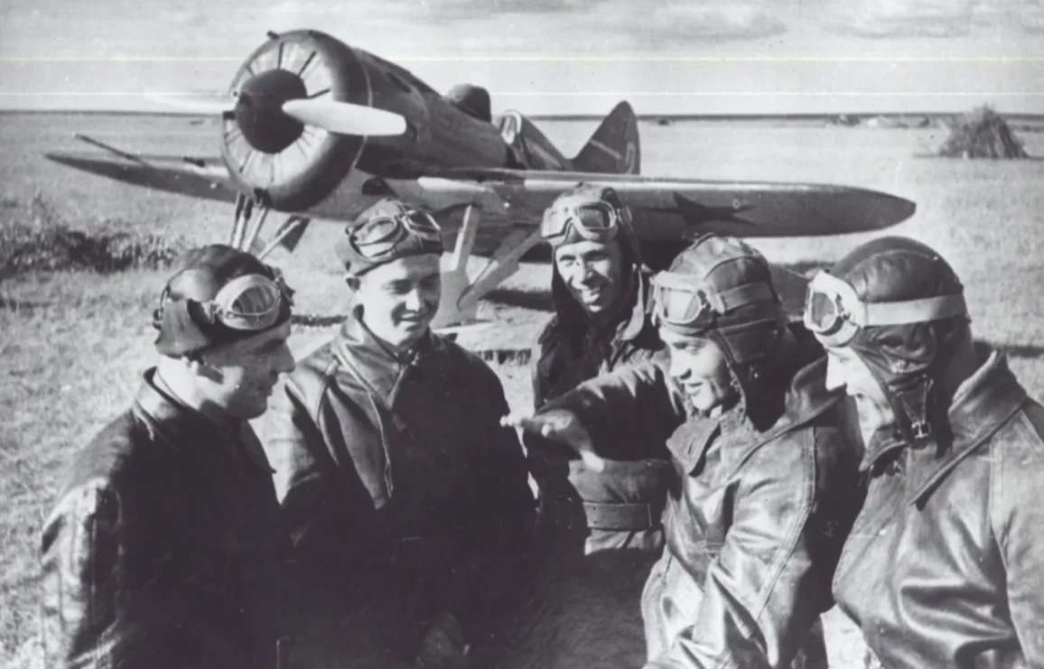 Советские лётчики в Поднебесной, фото 1939 года.